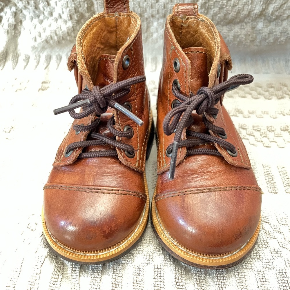 Mikoleon boots size 20 GUC